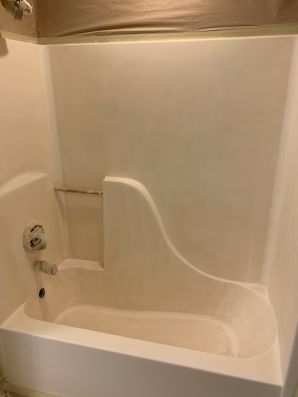 Before & After Bathtub Refinishing in Seattle, WA (1)